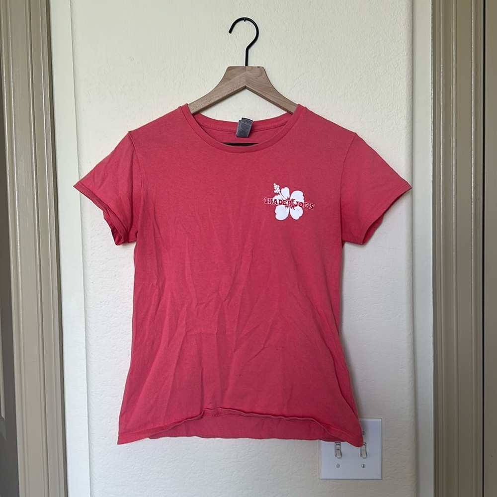 Trader Joe’s Custom Crew Short Sleeve Shirt Size Medium Coral Pink Women’s